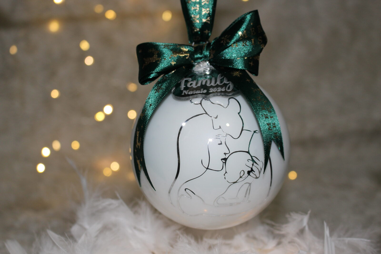 Primo Abbraccio — pallina di Natale personalizzata in vetro 10 cm, Bianco perla lucido