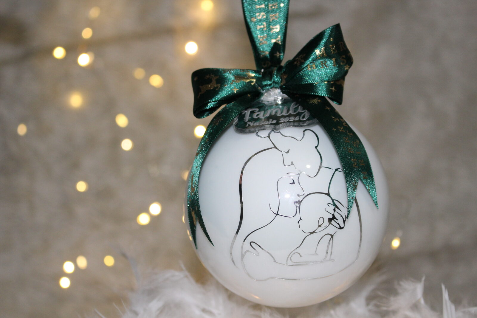 Primo Abbraccio — pallina di Natale personalizzata in vetro 10 cm, Bianco perla lucido