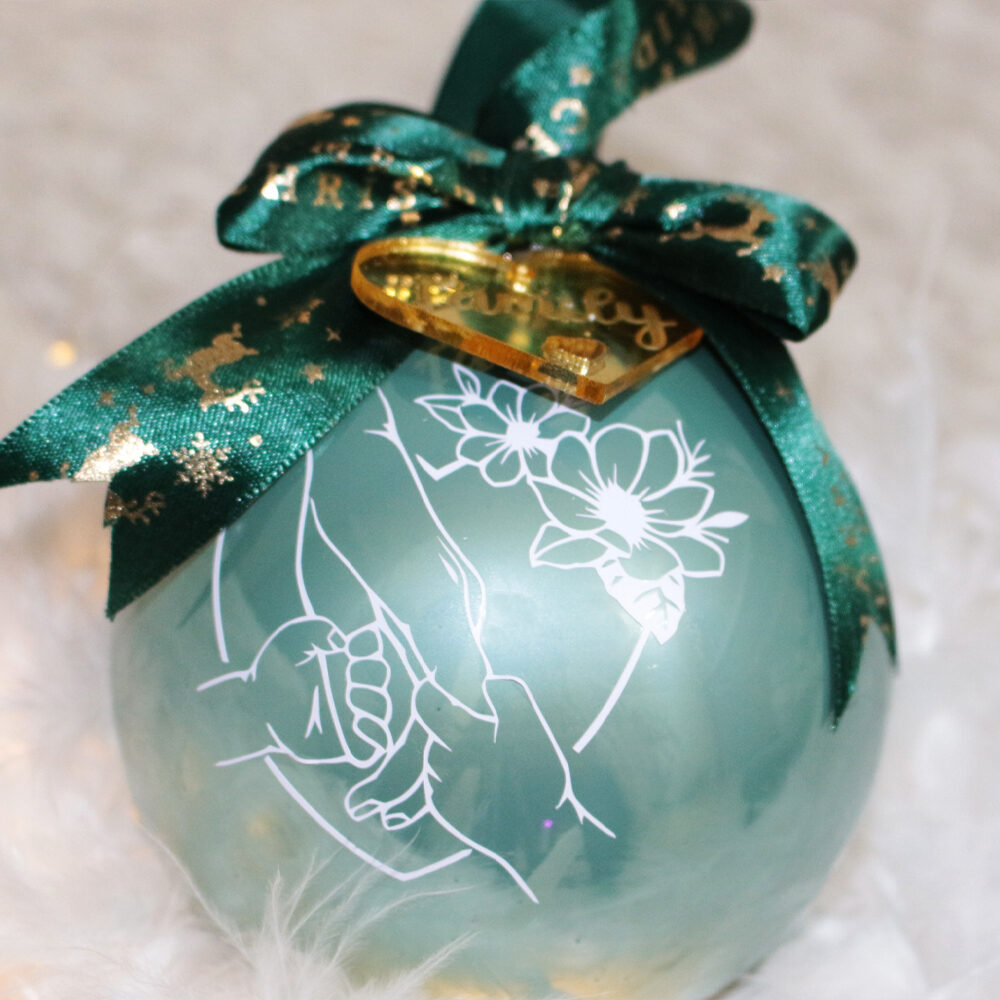 Family is my Life — pallina di Natale personalizzata in vetro 10 cm, Verde salvia perlato