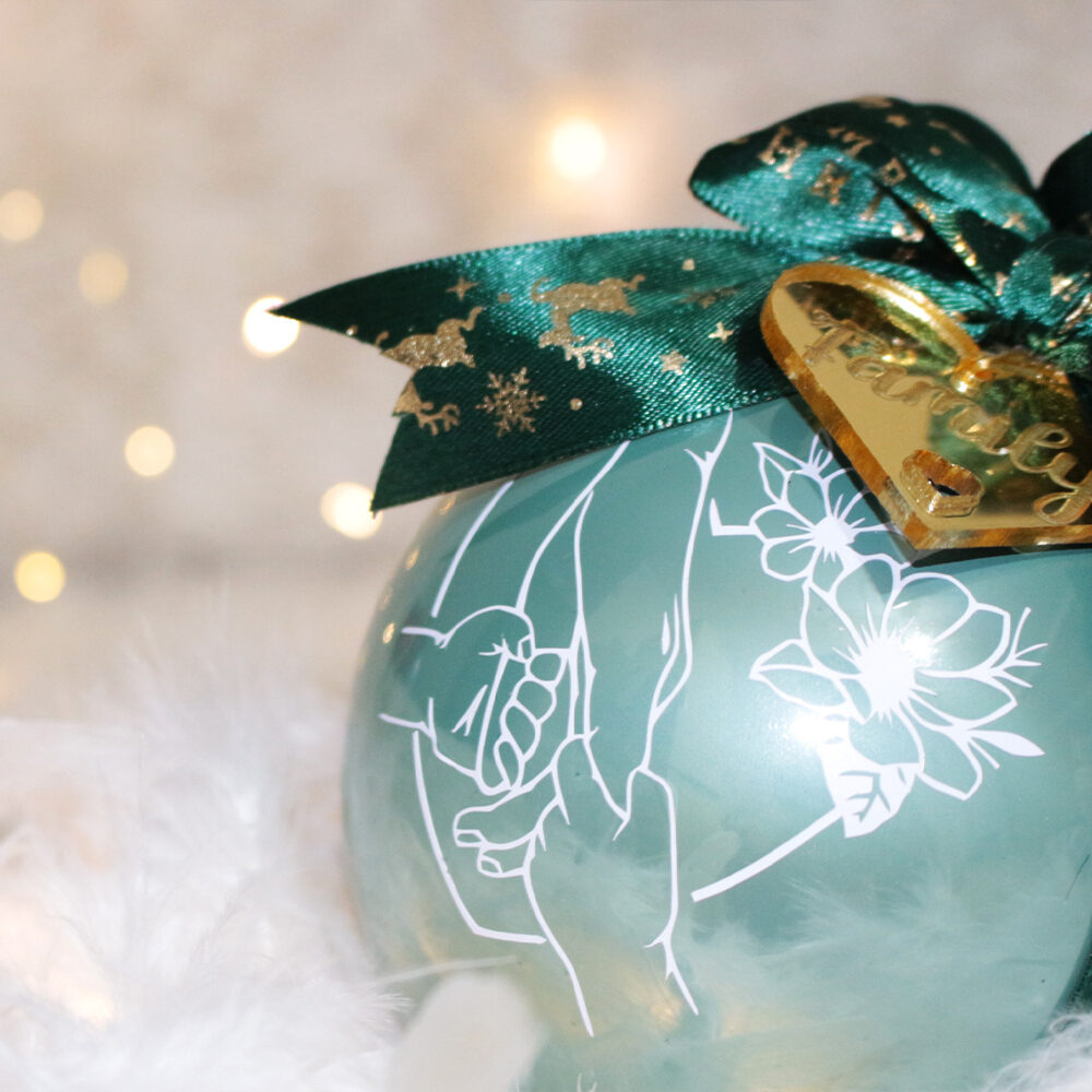 Family is my Life — pallina di Natale personalizzata in vetro 10 cm, Verde salvia perlato
