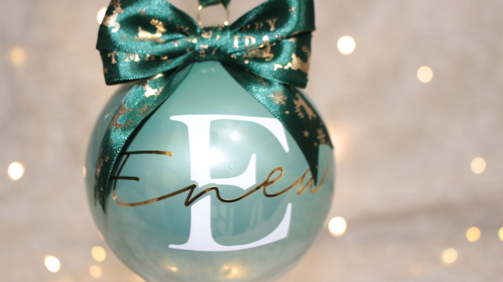 Iniziale & Nome — pallina di Natale personalizzata in vetro 10 cm, Verde acqua perlato